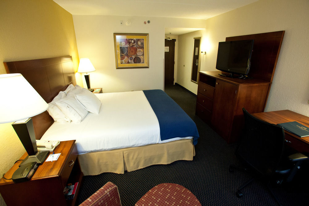 Express Richmond I-64 Short Pump Area By Ihg Hotel 2*